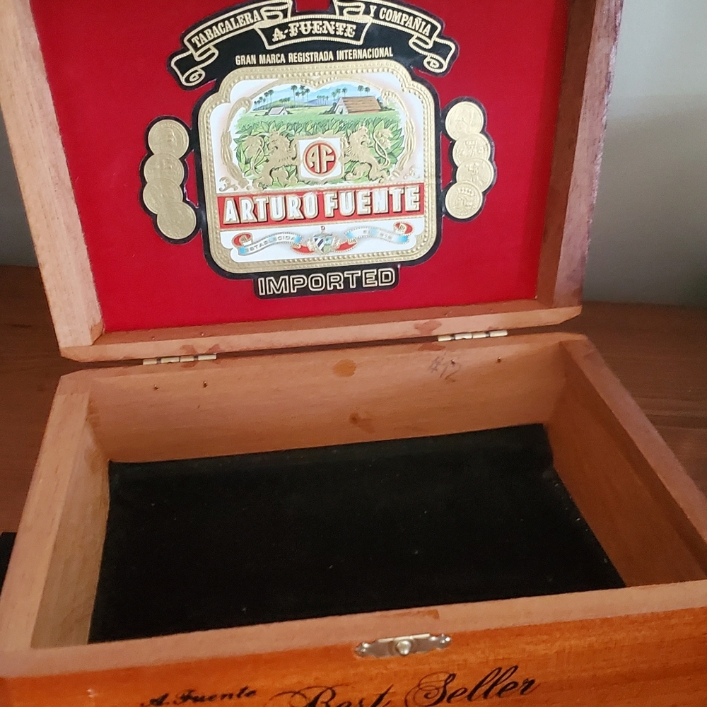 cigar box (empty) - Picture 3 of 4